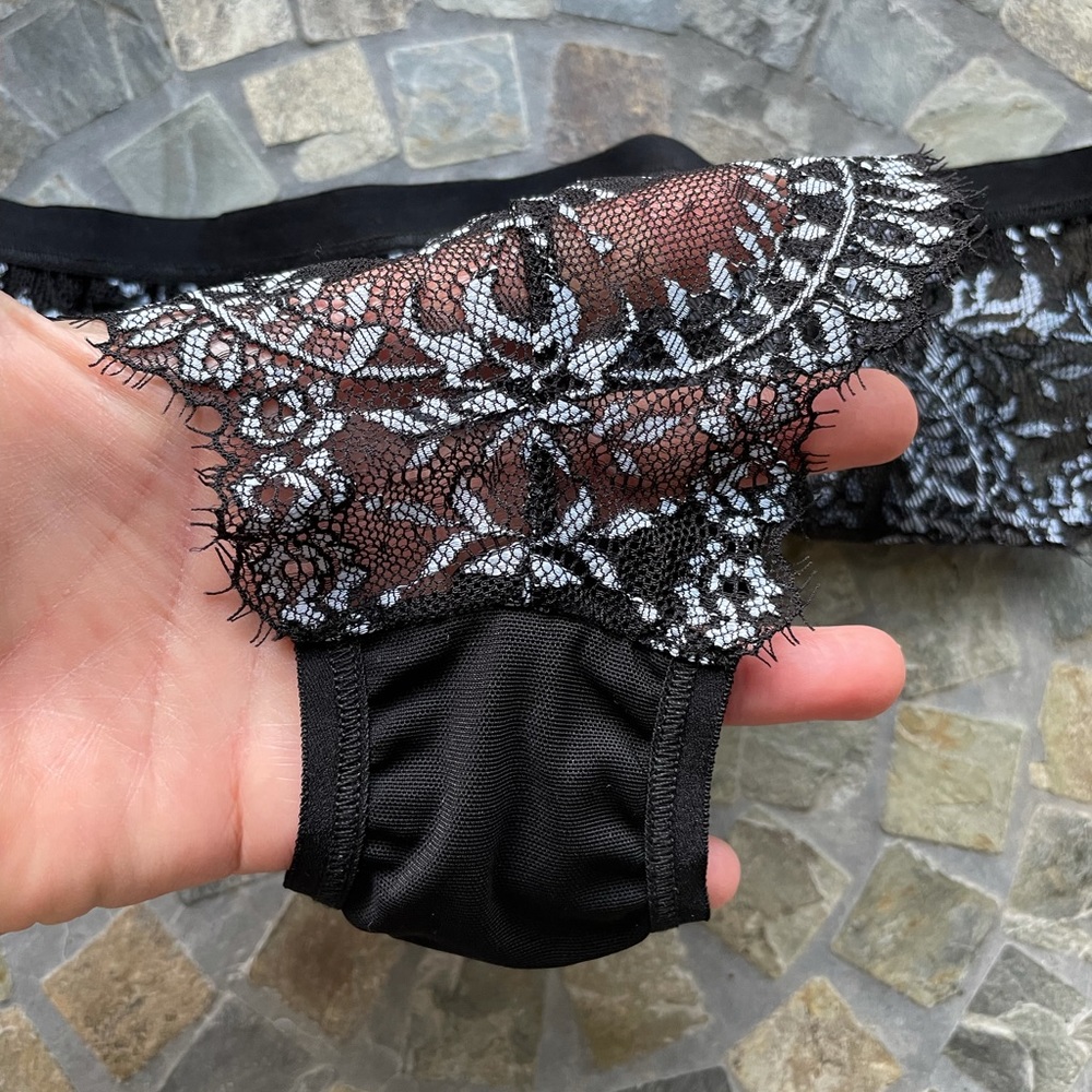 Hanky panky lace sheer panty - Picture 9 of 11